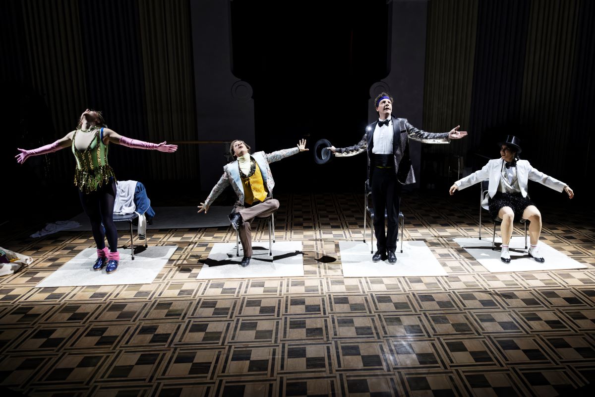 House of Dance: Stolperschritte