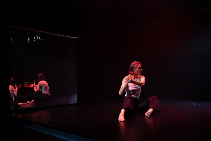 Tanz im August 2024: Eine Tanzversion von Gebärden